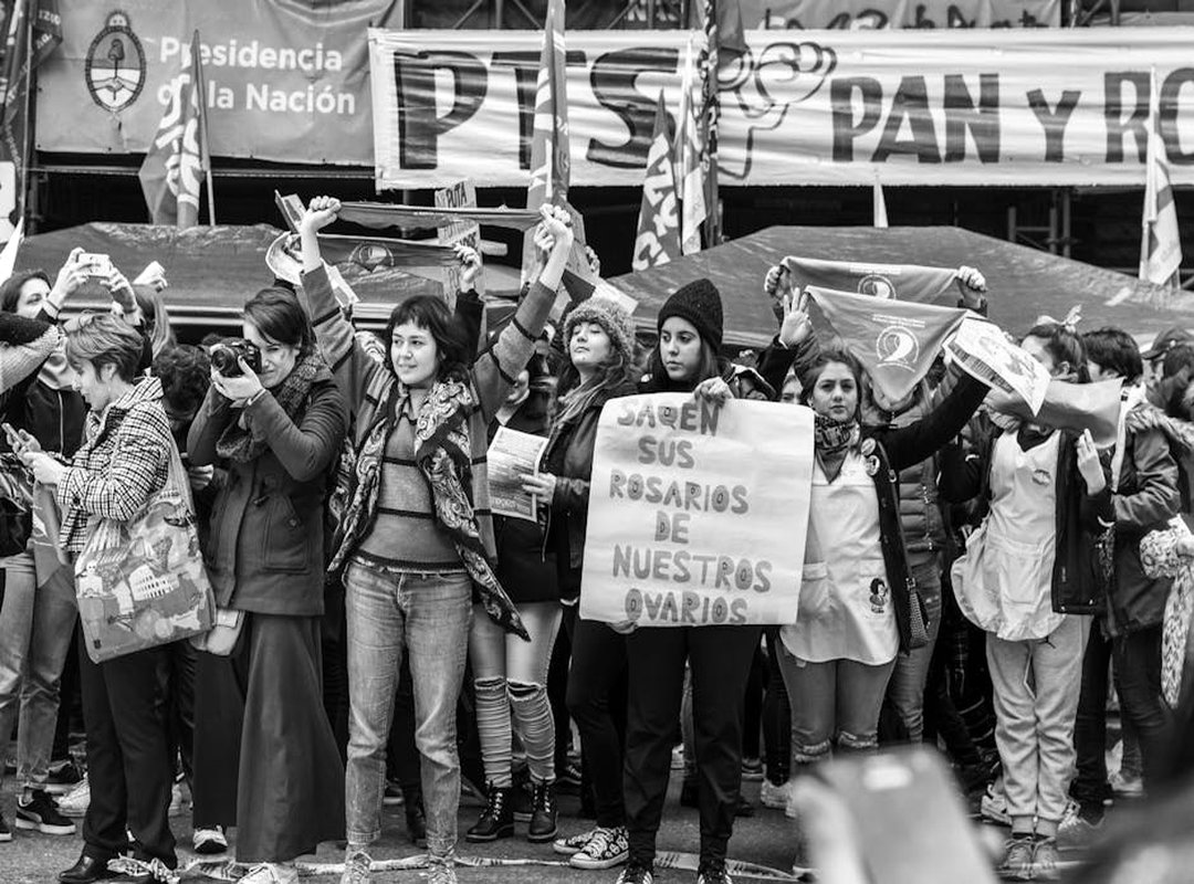 Incidente #2: El Escándalo de las Redes Sociales